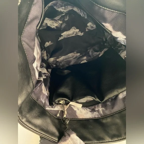 Lululemon Mantra Tote Bag - Picture 7 of 7